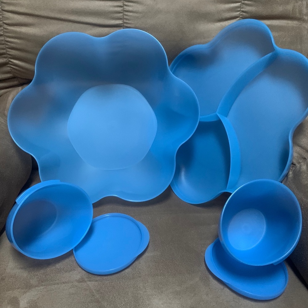 Tupperware chip n dip set